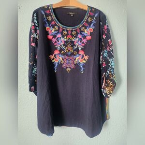 Calessa Embroidered Floral Women's Blouse - Black